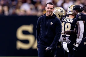 Derek Carr’s Vikings Comeback: A Surprising QB Solution?