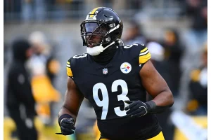 Steelers Re-sign Esezi Otomewo to One-Year Deal