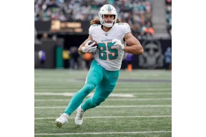 Greg Dulcich Re-Signs with Dolphins on New $3.25M Deal