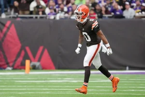 Giants Close Deal on Greg Newsome II Signing, Pending Physical