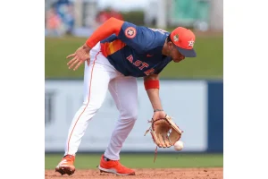 Astros’ Jeremy Peña Meets Specialist After WBC Injury