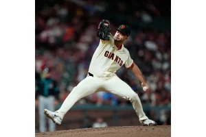 Giants Bring Back Joey Lucchesi in Minor League Deal