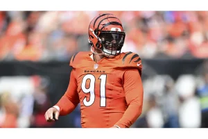 Cam Lewis Signing Sparks Jonathan Owens Replacement Debate