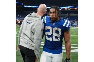 Colts’ Jonathan Taylor Surprises Fans Washing Friend’s Car