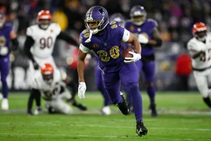 Giants Sign Jordan Stout to a Record Three-Year Deal
