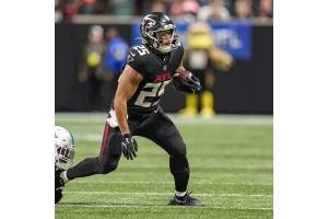 Rams Lock In Kam Curl with $36M Contract Deal