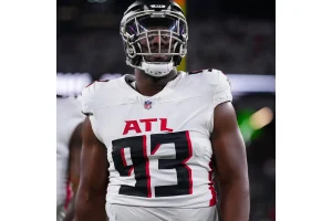 Bears Bolster Defense, Sign Veteran DE Kentavius Street