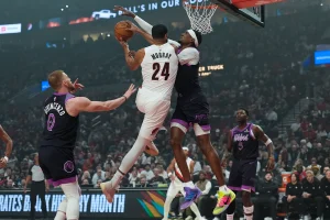 Kris Murray Exits Early Due to Illness in Blazers Loss