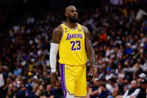 LeBron James Rules Out Joining Warriors With Curry Soon