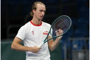 Neumayer Faces Vasami: Who Will Win Their Debut Clash?