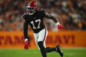 Chris Godwin Urges Mike Evans to Stay with Buccaneers in 2026