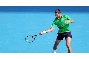 Novak Djokovic Battles Arm Injury to Reach Indian Wells 4th Round