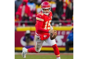 Patrick Mahomes’ One-Word Reaction to Chiefs’ McDuffie Trade