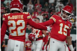 Patrick Mahomes’ One-Word Reaction to McDuffie Trade Shocks Fans