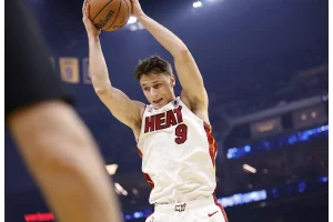 Pelle Larsson Hits Starter Mark Ahead of Free Agency Surge