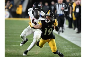 Rico Dowdle Signs with Steelers After 1,000-Yard Season
