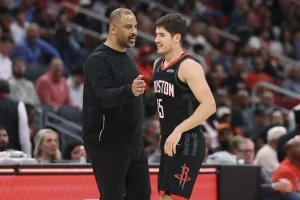 Reed Sheppard to Keep Starting for Rockets Without Smith