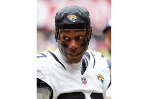 Eagles Shock Fans with Riq Woolen Signing After Wait