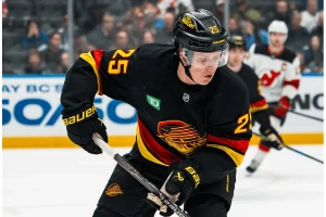 Robertson Scores Decisive Goal Against Saros in NHL Showdown