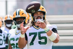 Sean Rhyan Agrees to 3-Year $39M Contract Extension with Packers