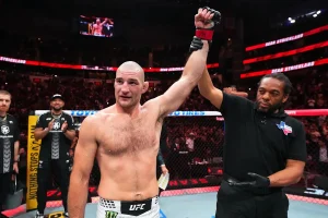 Maxx Crosby and Sean Strickland’s Intense MMA Sparring Goes Viral