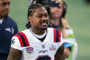 Gronkowski Urges Patriots to Trade for A.J. Brown After Diggs Exit