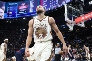 Stephen Curry Out 5+ Games with Persistent Knee Injury