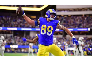 Tyler Higbee Signs 2-Year Extension with Rams Worth $8M