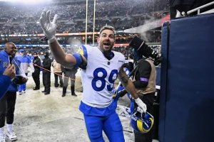 Rams Secure Tyler Higbee with New 2-Year Deal