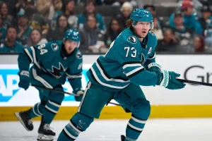 Hellebuyck’s Stunning Save Denies Tyler Toffoli Highlight