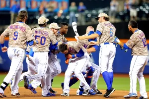 Wilmer Flores Holds Out, Eyes Major League Deal in 2026