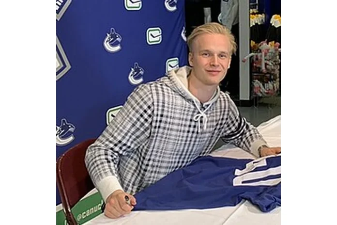 Image of Elias Pettersson