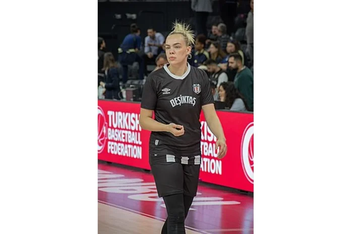 Image of Holly Winterburn