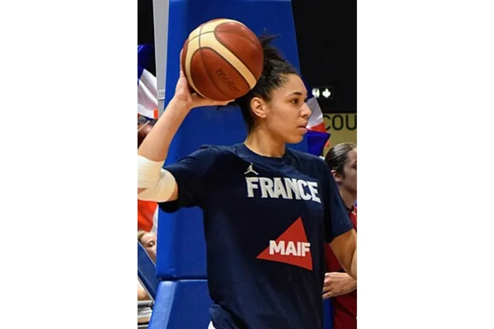 Image of Janelle Salaun