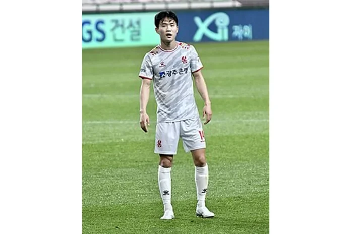 Image of Jeong Ho-Yeon