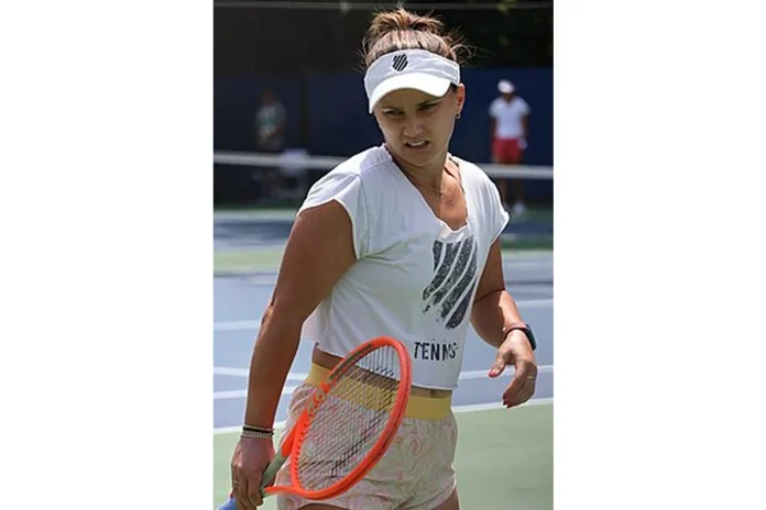 Image of Lauren Davis