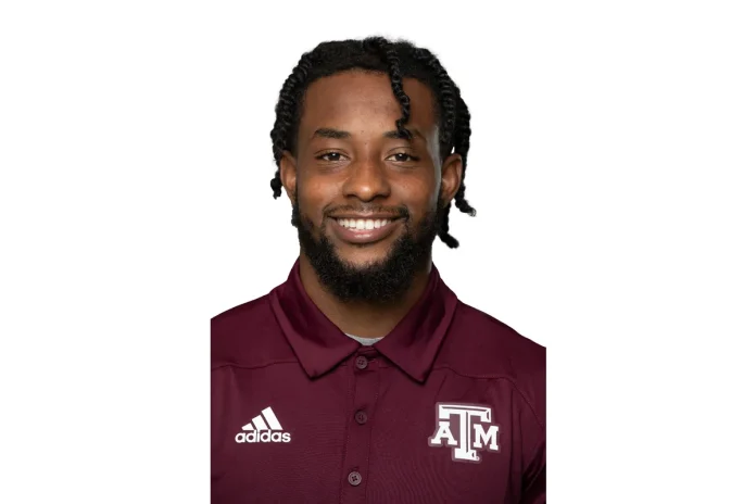 Image of Ainias Smith