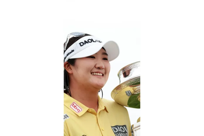 Image of Kelly Tan